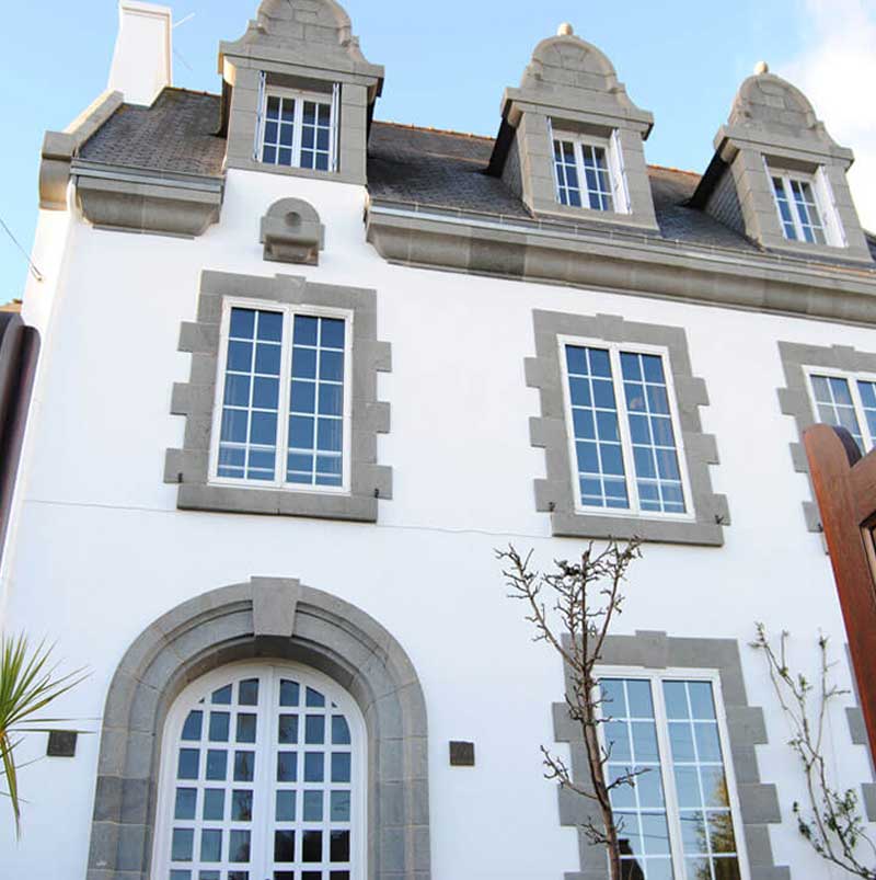 Ravalement de façade blanche par EGP, peintre en bâtiment à Plougastel-Daoulas