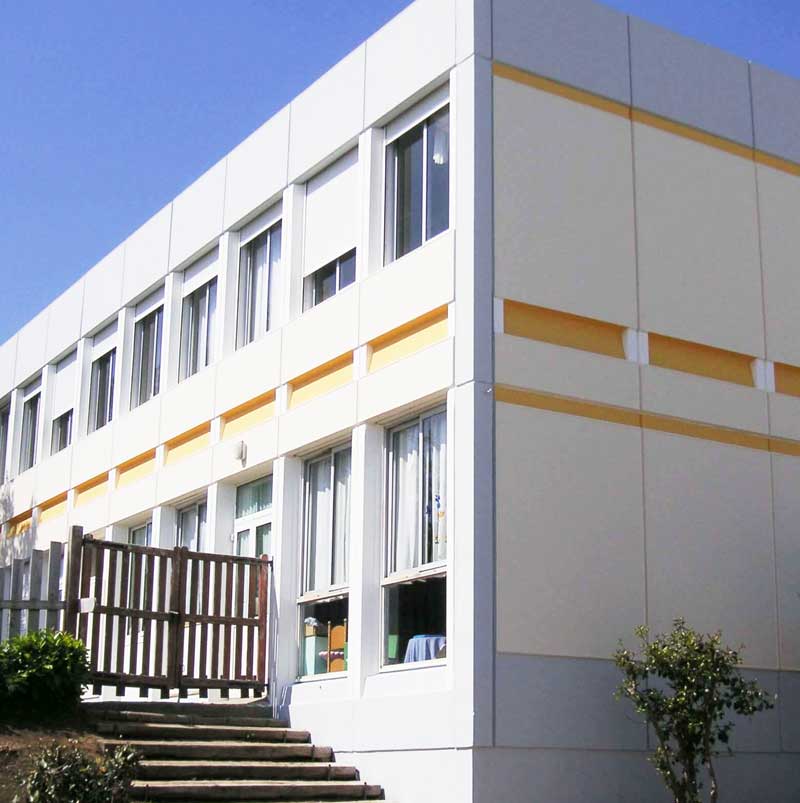 Peinture extérieure et ravalement de façade de collège par EGP, entreprise de peinture à Plougastel